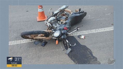 Motociclista De 23 Anos Morre Após Batida Com Carreta Na Mg 184 Em