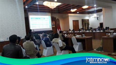 Rapat Evaluasi PSBB Tahap III Surabaya Raya Wali Kota Risma Tak Hadir