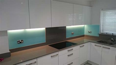 Glass-Splashback-Installation | DomoStone