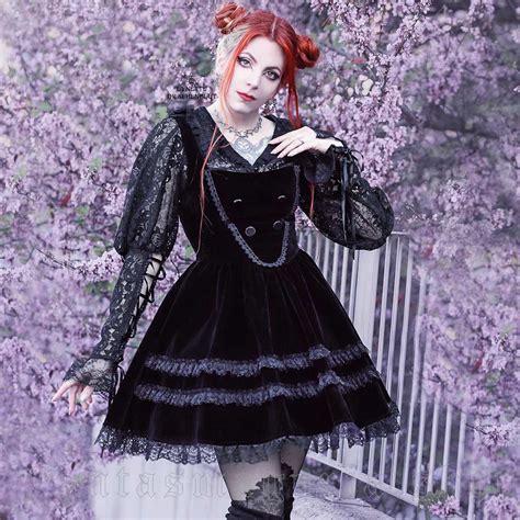 Romantic Goth Fashion