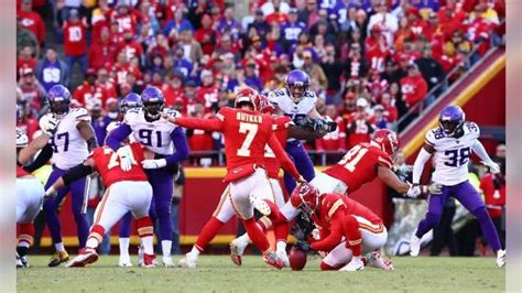 Chiefs Kicker Harrison Butker Kicks 77 Yard Fieldgoal In Practice Kvoe