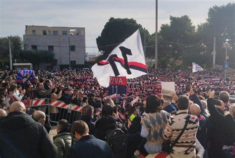 L Omaggio Degli Sconvolts Della Curva Nord C Solo Un Gigi Riva Un