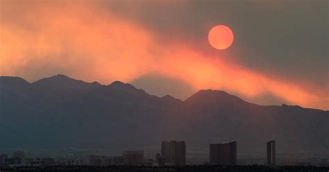 Wildfire burns near Las Vegas - CBS News