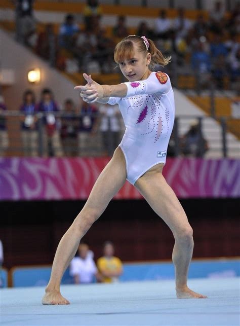 ビクトリア・コモワ Sexy Sports Girls Gymnastics Photos Female Gymnast