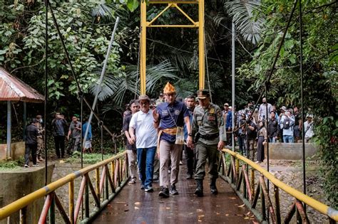 Menparekraf Apresiasi Desa Wisata Air Terjun Moramo Sultra Kembangkan