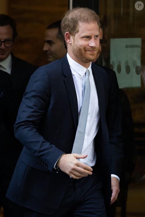 Photo Accompagn De Son Avocat D Sherborne Le Prince Harry Duc De