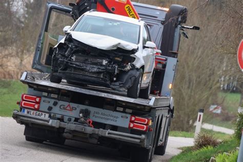 Kreuzungskollision Zwischen Zwei Pkw In Neukirchen Bei Lambach Laumat At