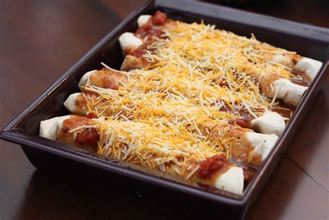 Easy And Tasty Turkey Enchiladas Turkey Enchiladas Leftover Turkey