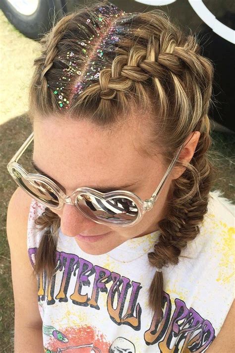 20 Photos That Prove Glitter Roots Is The Official Hairstyle Of