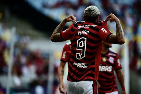 Pedro tem primeiro início como titular do Flamengo após ano de Copa e