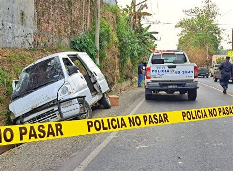 Conductor De Pick Up Muere Al Chocar Contra Una Rastra