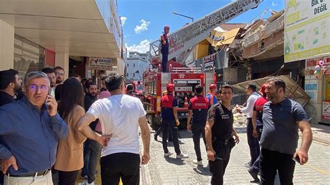 Osmaniye de depremlerde ağır hasar alan bina çöktü Üç yaralı