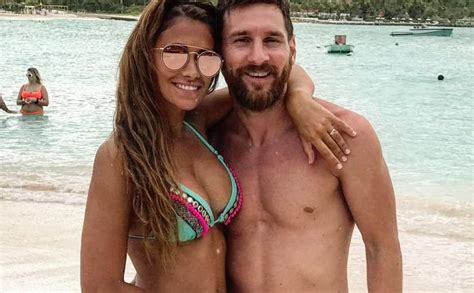 Lionel Messi S Wife Antonella Roccuzzo Looks Hot In Bikini