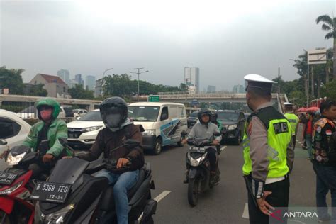 Polisi Tetap Buka Jalan Di Depan Dpr Meski Ada Demo Ojek Daring