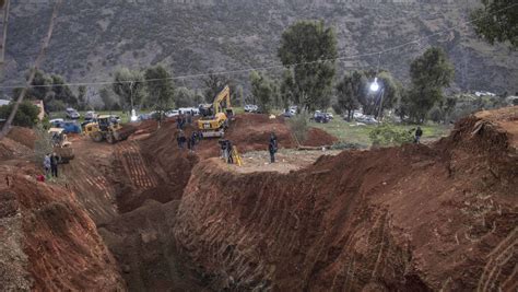 Rescatistas Se Esfuerzan En Marruecos Por Salvar A Un Niño De 5 Años