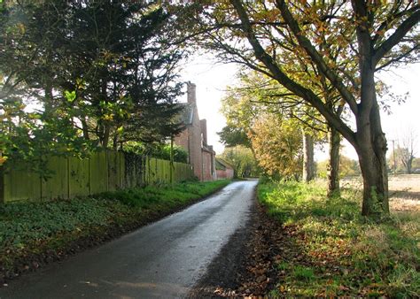 Hardley Street Past Avenue Farm © Evelyn Simak Cc By Sa20 Geograph