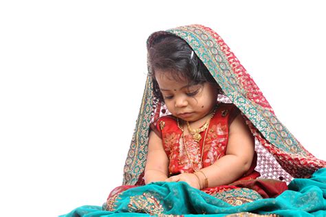 Top 20 Adorable Tamil Baby Girl Names And Their Meanings