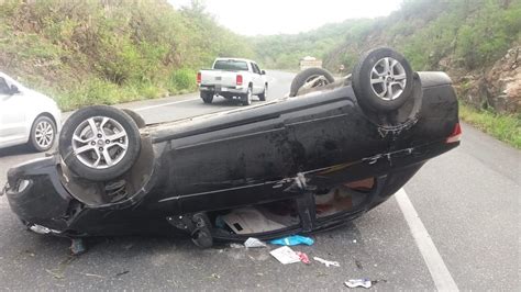 Motorista Perde Controle De Carro Bate Em Mureta Capota E Fica Ferido