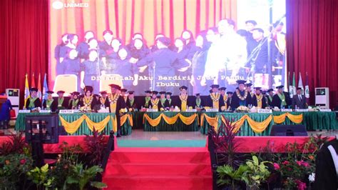 Foto Gelar Wisuda Lulusan Rektor Unimed Dunia Kerja Butuhkan