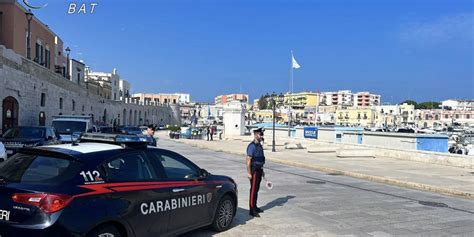 Bisceglie Tenta Di Disfarsi Della Droga Alla Vista Dei Carabinieri