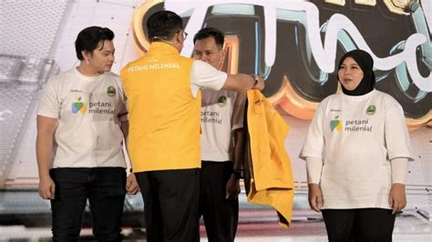 Gubernur Jawa Barat Wisuda 4095 Petani Milenial Angkatan 2022