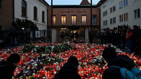 Nach Sch Ssen An Prager Uni Tschechien Gedenkt Der Todesopfer Mit