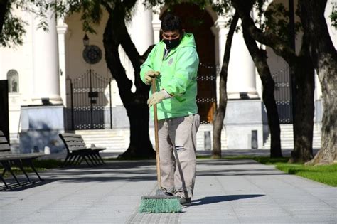 El lunes se conmemora el Día Nacional del Barrendero Agenda Corrientes