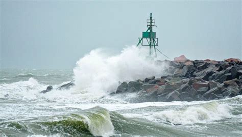 Live Dmi Varsler Vind Af Stormstyrke Og Forh Jet Vandstand Bt Vejret