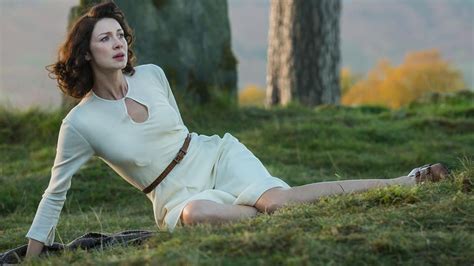 Claire Outlander Episode 1 White Dress Outlander Costumes Outlander