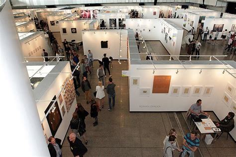 11 Tips to Make the Most of Your First (Or 100th) Art Show