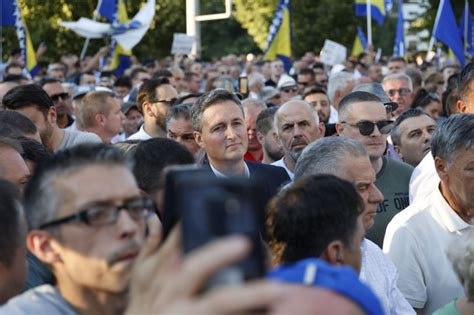 Protesti Ispred Ohr A U Sarajevu Gra Ani Ele Jedinstvenu Bih Bez