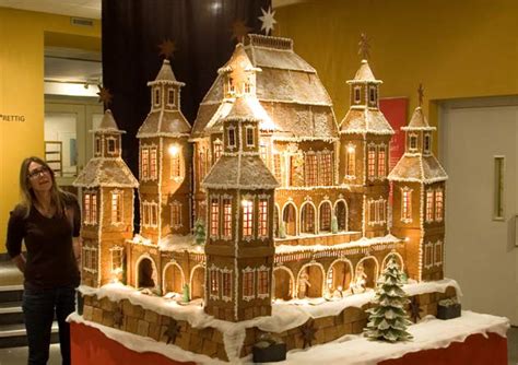 Simply Creative Amazing Gingerbread House