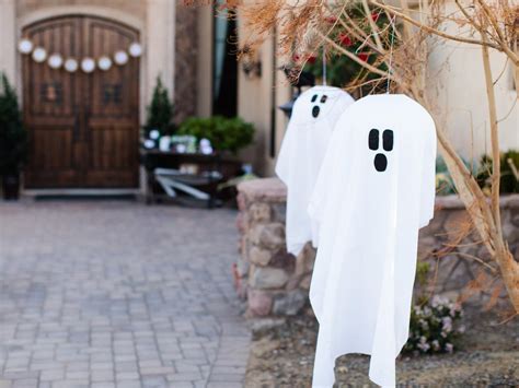 Outdoor Halloween Decoration: Hanging Ghosts | HGTV