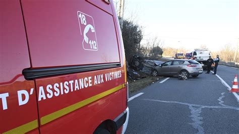 D P Ch Sur Les Lieux D Un Accident Mortel Entre Deux Voitures Le