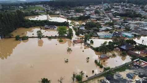 Temporais deixam mais de 4 mil pessoas desalojadas no Paraná em uma