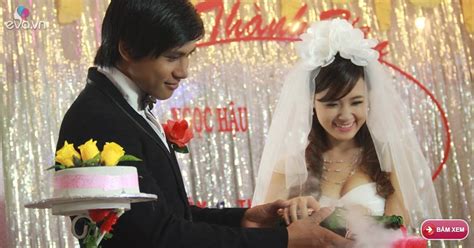 Hot girl Midu bất ngờ lên xe hoa