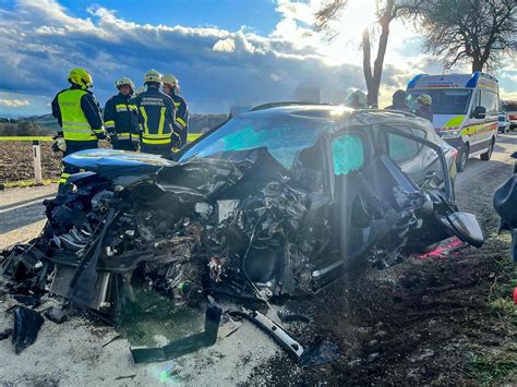 Verkehrsunfall Endet T Dlich Unfall Fordert Todesopfer In