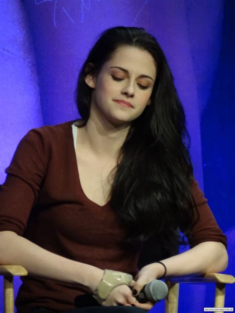 The Twilight Saga Breaking Dawn Part 1 Convention Kristen Stewart