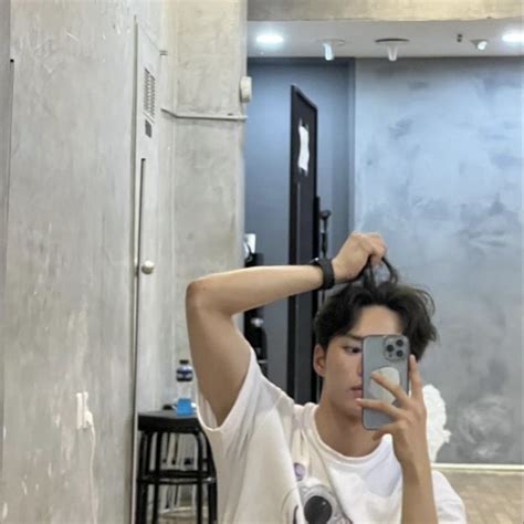 Junseo Boyfriend Material Kim Mirror Selfie