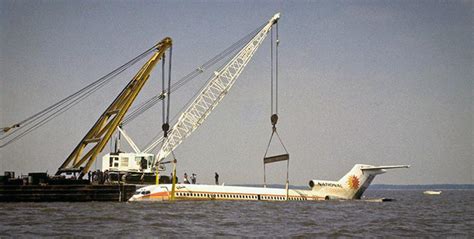 Crash of a Boeing 727-235 off Pensacola: 3 killed | Bureau of Aircraft Accidents Archives