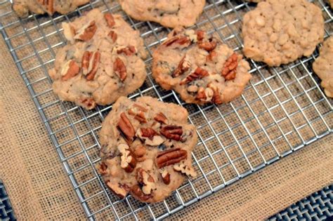 Raisin Pecan Oatmeal Cookies That Square Plate