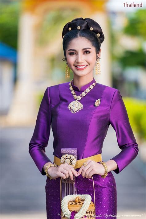 Thai Boromphiman Dress ชุดไทยบรมพิมาน Thailand 🇹🇭 Thai Traditional