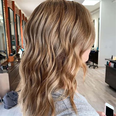 10 Best Beach Wave Hairstyles For Summer 2025 Her Style Code