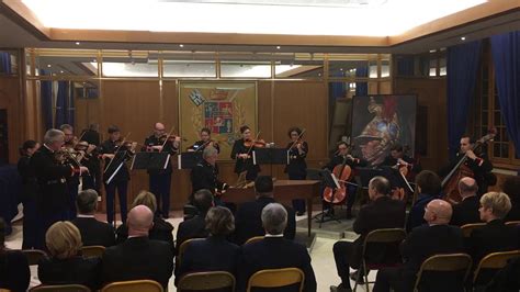 Hommage de lorchestre à cordes de la garde républicaine à Johnny