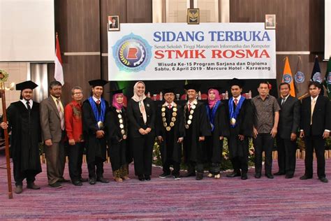 bupati hadiri wisuda sekolah tinggi manajemen informatika  komputer