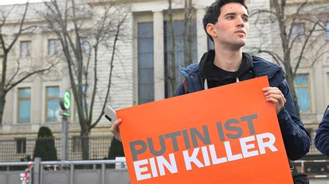 Vor Russischer Botschaft Erste Demonstration Nach Nawalnys Tod In