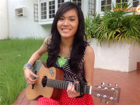 Gitar Sheryl Sheinafia