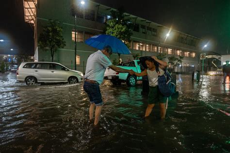 Las Lluvias Vuelven A Inundar Parte De Guayaquil Tras Una Fuerte