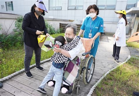 인천성모병원 어버이날 맞아 마술공연 등 진행