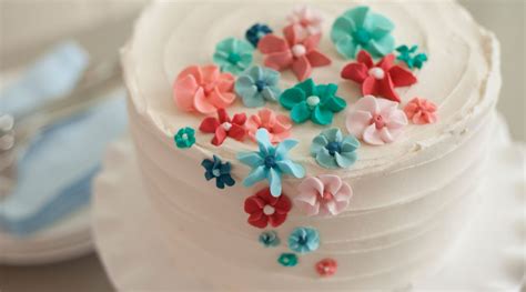 The Wilton Method of Cake Decorating by Wilton Instructors - Creativebug